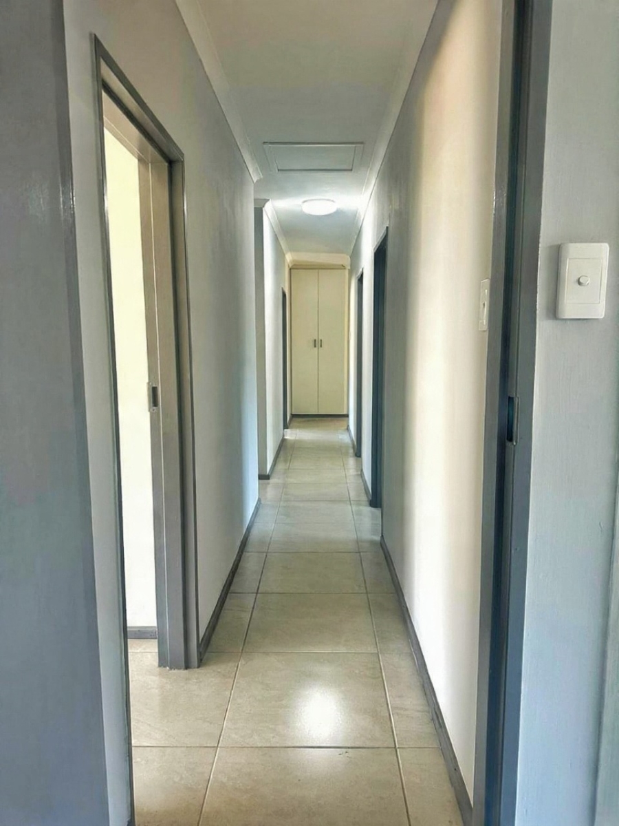 4 Bedroom Property for Sale in Panorama Western Cape